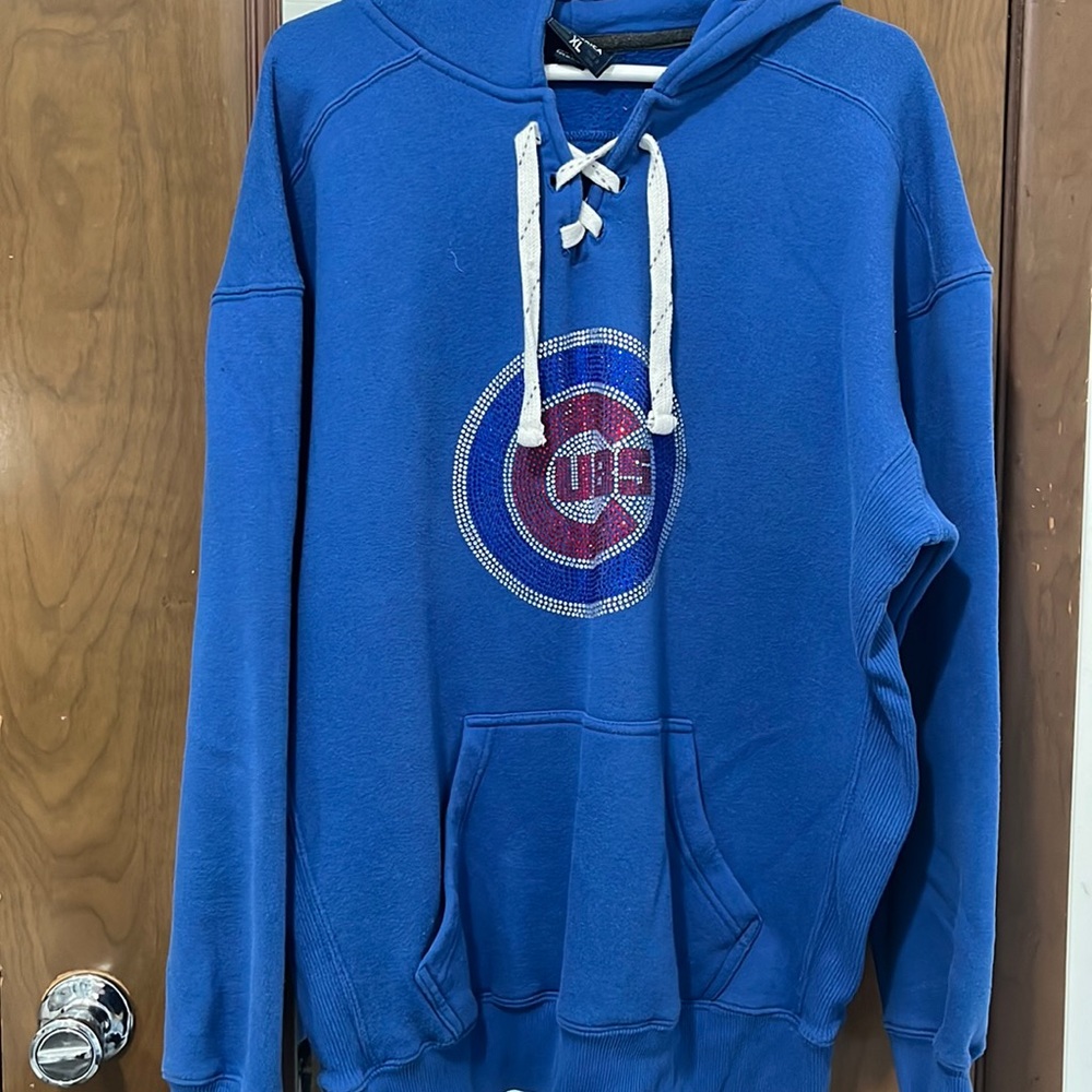 Women’s Cubs hoodie